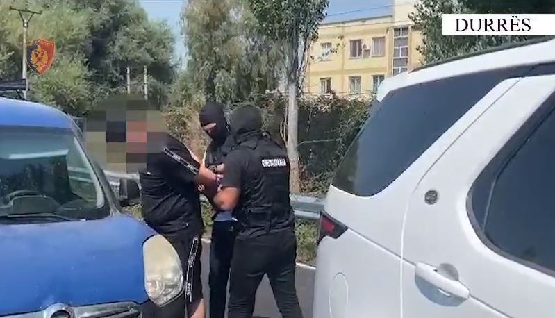 EMRI/ I dënuar në Itali për pjesëmarrje në organizatë kriminale dhe trafik droge, arrestohet 39-vjeçari i shpallur në kërkim në Durrës