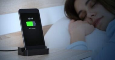 Apple jep alarmin: Ç’ndodh nëse flini pranë telefonave kur janë duke u karikuar