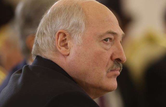 Lukashenko: Nuk do të hezitojmë të përdorim armët bërthamore ruse në rast agresioni