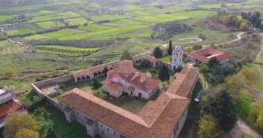 “Është kthyer në një atraksion të rëndësishëm turistik”, Rama e nis ditën me pamje nga Parku Arkeologjik i Apolonisë