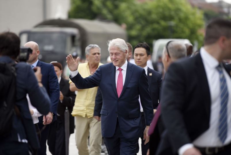 Bill Clinton feston sot 77-vjetorin e lindjes, sfidat dhe arritjet e ish-presidentit të SHBA-së