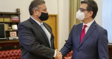 Escobar viziton Shkupin, në fokus ndryshimet kushtetuese