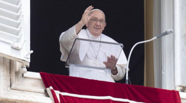 Papa Françesku: Kisha është e hapur për të gjithë, përfshirë homoseksualët dhe transeksualët