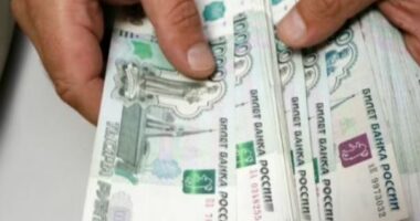 Eksperti britanik: Zhvlerësimi i rublës ruse pasojë e luftës në Ukrainë dhe e sanksioneve