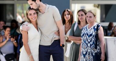 VIDEO/ Sergio Rico doli nga spitali 82 ditë pas aksidentit shokues