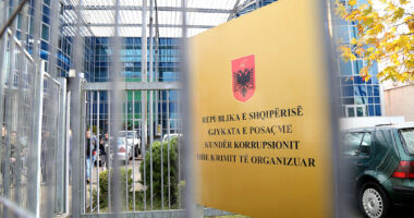 Mori 25 mijë euro për të ndikuar tek gjyqtarët, GJKKO vendos masën “arrest në shtëpi” për avokatin