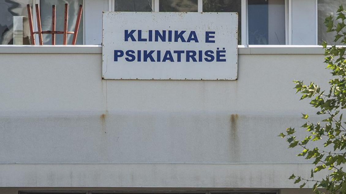 Vdes pacienti në Klinikën e Psikiatrisë në Kosovë, dyshohet se i vuri flakën dhomës