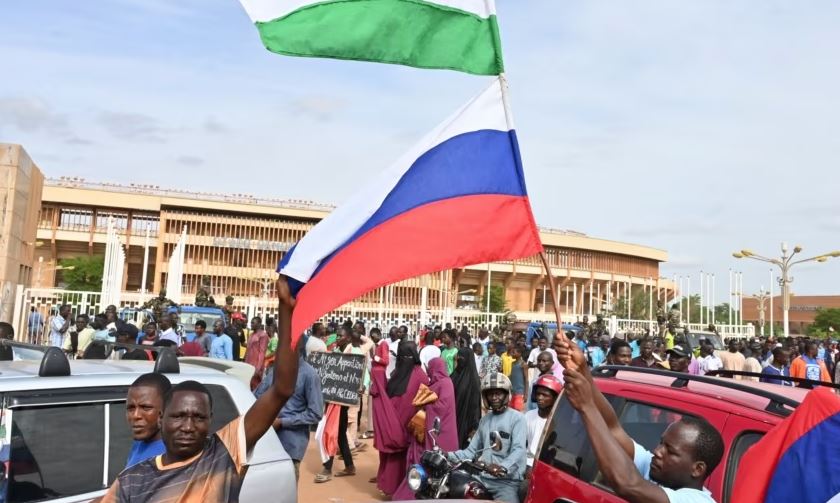 Junta mbyll hapësirën ajrore të Nigerit për shkak të “rrezikut nga ndërhyrja ushtarake”