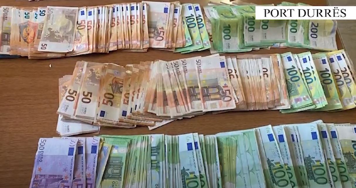 VIDEO/ Bllokohen mijëra euro dhe paund në Durrës dhe Rinas