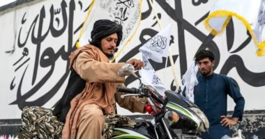 Talibanët afganë festojnë dyvjetorin e kthimit në pushtet