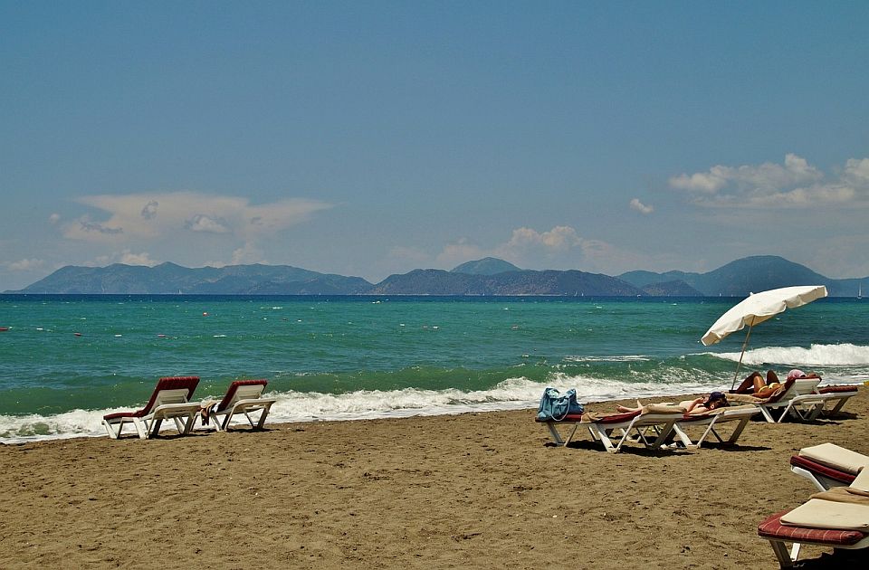 Mbyllet plazhi në resortin turk, janë gjetur 28 mina të pashpërthyera