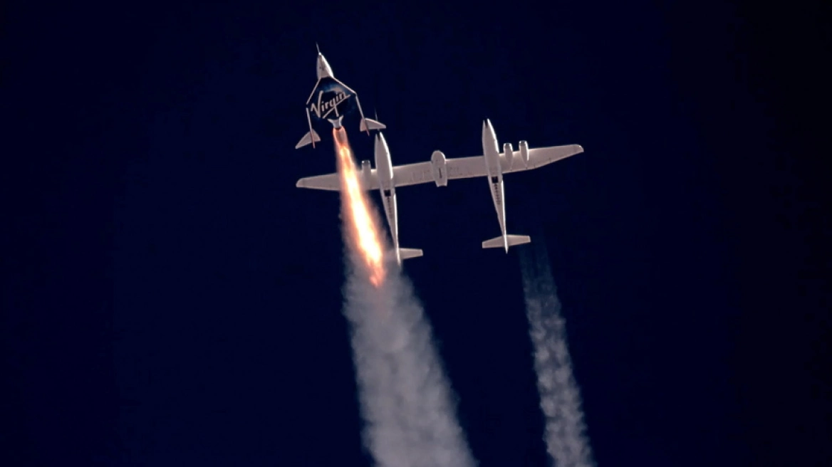 “Virgin Galactic”/ Fluturim i ri në hapësirë, pasagjerë një 80-vjeçar dhe një nënë me vajzën e saj