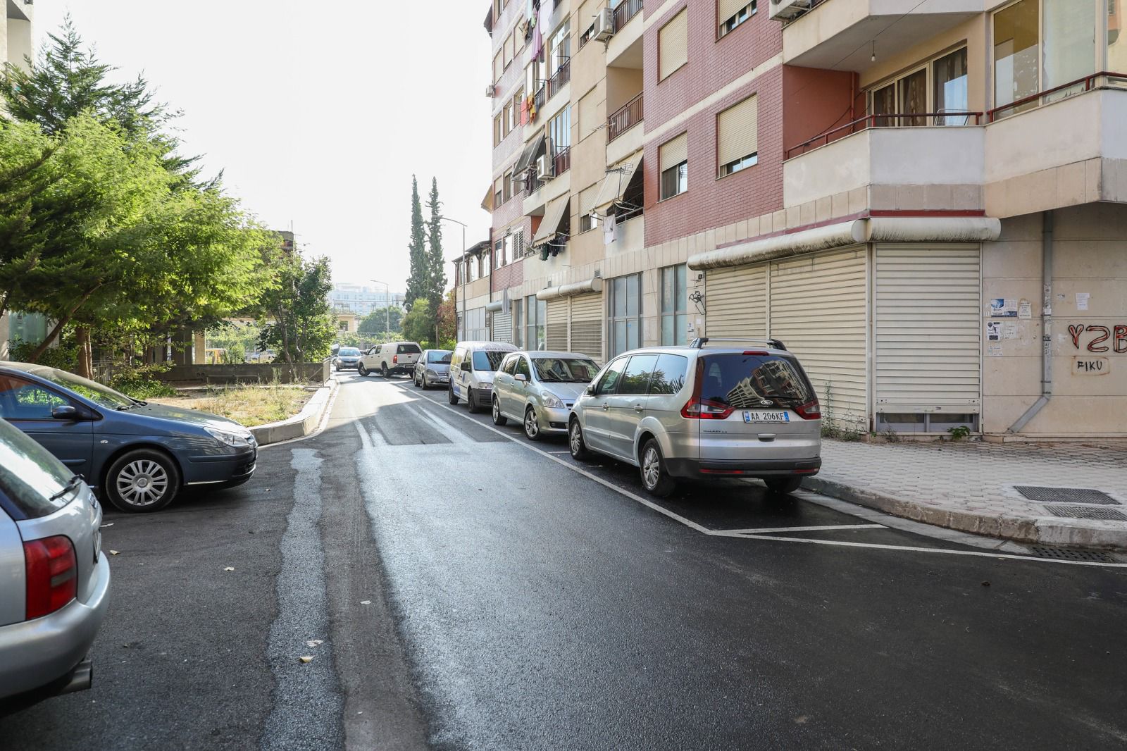 Rehabilitohet blloku urban pranë Rrugës së Qelqit në Kombinat, Veliaj: Ky është mandati i çdo blloku pallatesh dhe i çdo rrugice të Tiranës