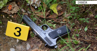 Sherr në Dibër/ I riu zihet me kushërinjtë e pronarit të lokalit që donte ta merrte me qira dhe qëllon në ajër me armë