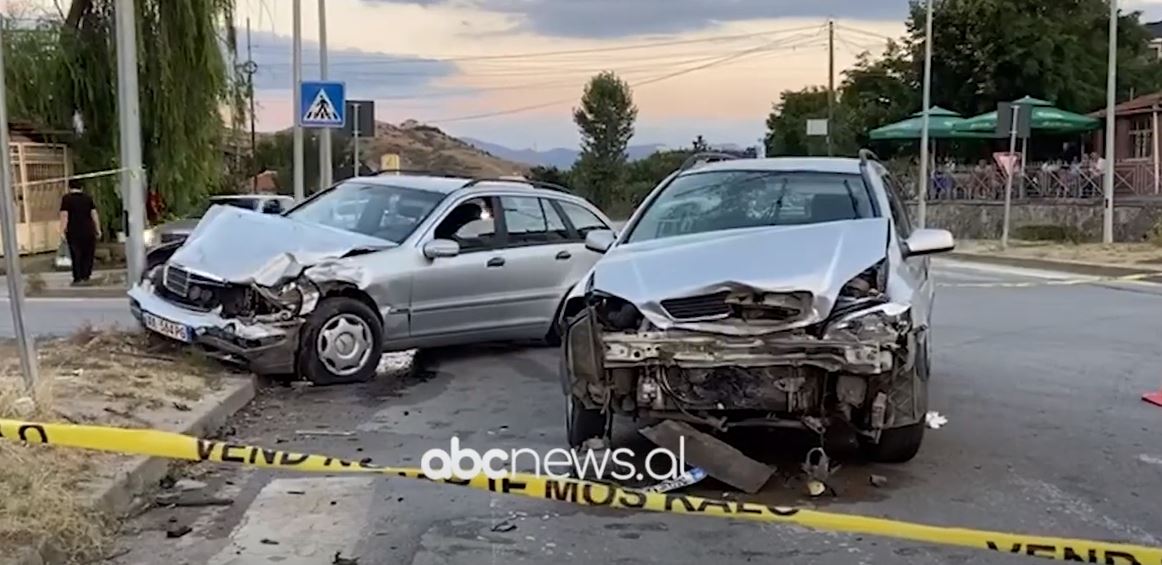 VIDEO/ Aksident në aksin Korçë-Pogradec/ Përplasen dy makina, plagosen shoferët