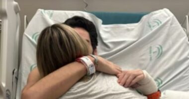 Prekëse, bashkëshortja e Sergio Rico ndan foto nga spitali