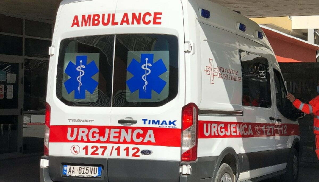 Aksidentohen dy automjete në Kamëz, përfundojnë në spital tre të mitur