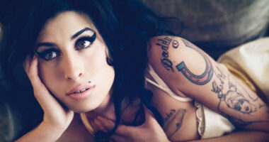 Familja e Amy Winehouse do të publikojë një libër për 40 vjetorin e saj, përmban foto dhe shënime të shkruara nga këngëtarja