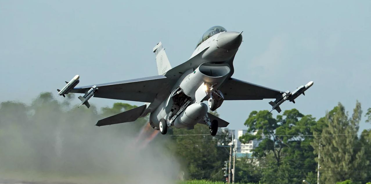 Holanda dhe Danimarka do të dërgojnë avionë luftarakë F-16 në Ukrainë