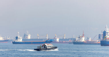 Ankaraja paralajmëron Moskën pas zjarrit rus në një anije mallrash