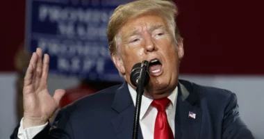 Donald Trump i bën thirrje Fox News që të ndalojë transmetimin e imazheve të tij që duket ‘i madh dhe portokalli’