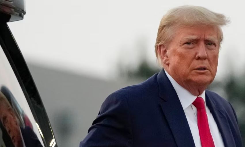 Ish-Presidenti Trump mbledh mbi 7 milionë dollarë që nga dorëzimi tek autoritetet në Xhorxhia