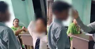 VIDEO/ Indinjatë në Indi, mësuesja urdhëron nxënësit të dhunojnë shokun e tyre mysliman