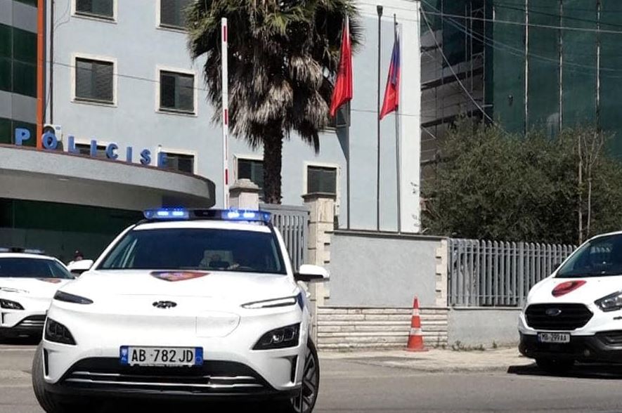 Përdornin hapësirat publike si vendparkime automjetesh, me pagesë, një në pranga dhe një nën hetim në Durrës