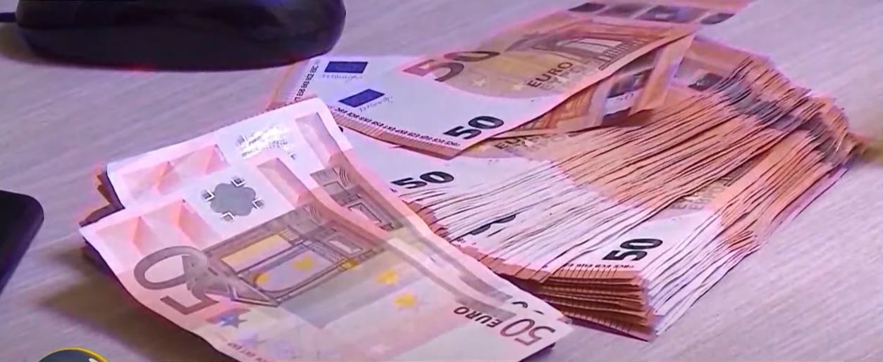 Euro përsëri në pikiatë/ Monedha humbet sërish pikë, këmbehet me 107 lekë