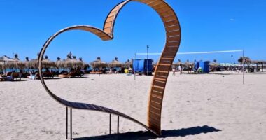 “Darëzeza, një tjetër perlë e Adriatikut e fshehur mes pishave”, Rama apel pushuesve: Kujdesuni për pastërtinë!