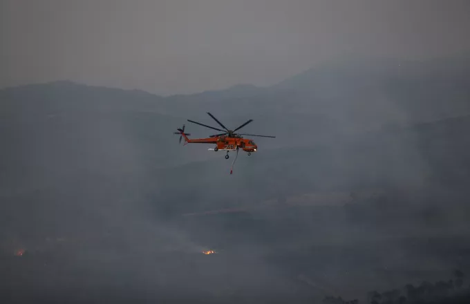 Beteja me flakët në Greqi vijon, zona më problematike Evros