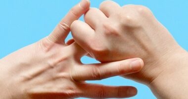Kërcitja e gishtërinjve e dëmshme për shëndetin? Ja çfarë thotë studimi i ri