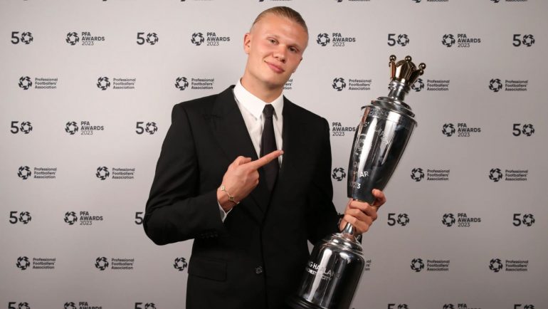 Haaland kurorëzohet “mbret”, norvegjezi shpallet lojtari më i mirë i vitit në Angli