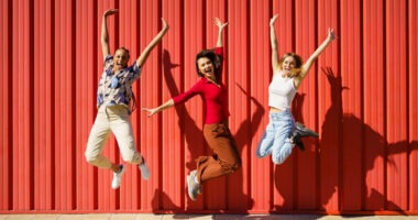 Këto shenja të Horoskopit janë plot energji pozitive, i mbani gjithmonë pranë