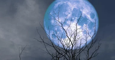 Hëna Blu sonte do të sjellë stres psikologjik për këto 3 shenja të Horoskopit