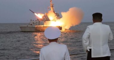 SHBA dhe Koreja e Jugut nisin stërvitje të përbashkëta, Kim Jong Un teston raketën e re