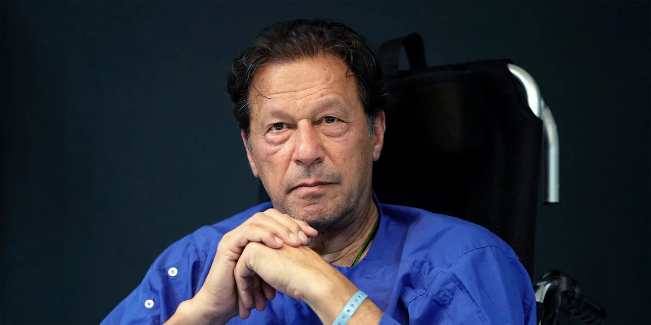 Pezullohet dënimi i ish-kryeministrit Imran Khan për korrupsion në Pakistan