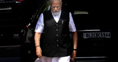 Parlamenti i Indisë debaton mocionin kundër kryeministrit Modi