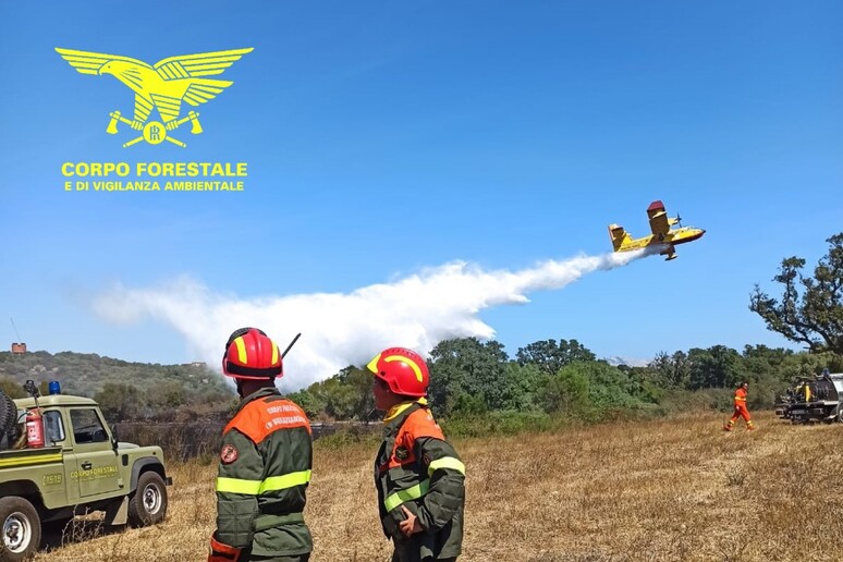 Zjarr pranë aeroportit italian, mbyllet pista