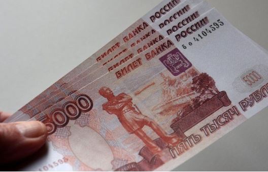 Rubla bie në nivelin më të ulët në 16 muaj kundrejt dollarit