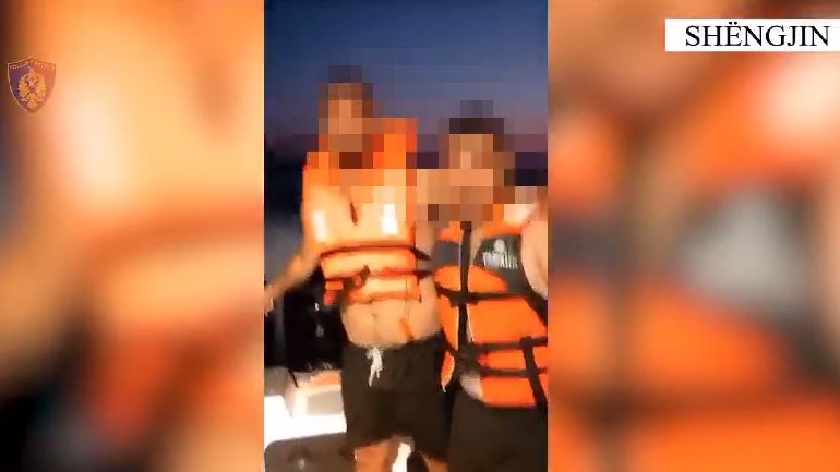 Shëngjin/ Mjeti i tyre lundrues pësoi defekt në mes të detit, shpëtohen 2 të rinjtë që rrezikuan të mbyteshin