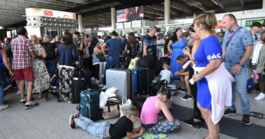 U mbyll për shkak të shpërthimit të vullkanit Etna, rihapet aeroporti i Katanias