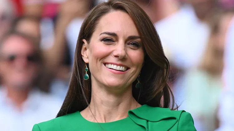 Si Kate Middleton theu protokollin mbretëror duke festuar në mënyrë të shkujdesur