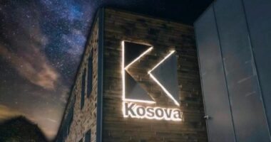 “Klan Kosova të vazhdojë punë”/ Gjykata: Pezullohet vendimi i qeverisë Kurti deri në shqyrtimin e provave