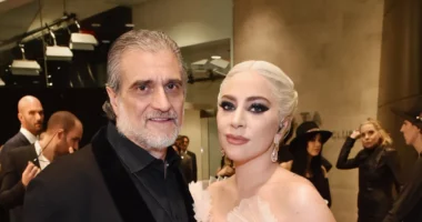 Babai i Lady Gaga-s është i tërbuar me emigrantët në Nju Jork, nis të mbledhë banorët kundër tyre