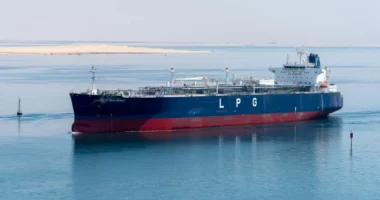 Rimorkiatori mbytet pas përplasjes me anijen në kanalin e Suezit, zhduket ekuipazhi prej 7 anëtarësh