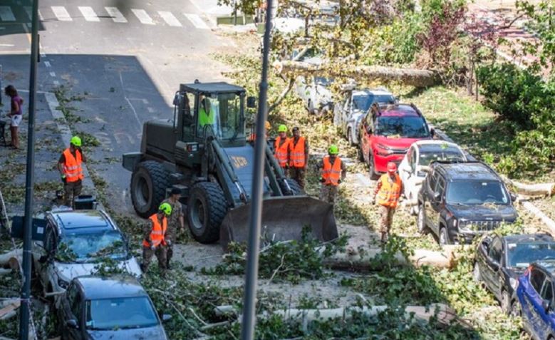 Paralajmërime për stuhi, Milano mbyll parqet