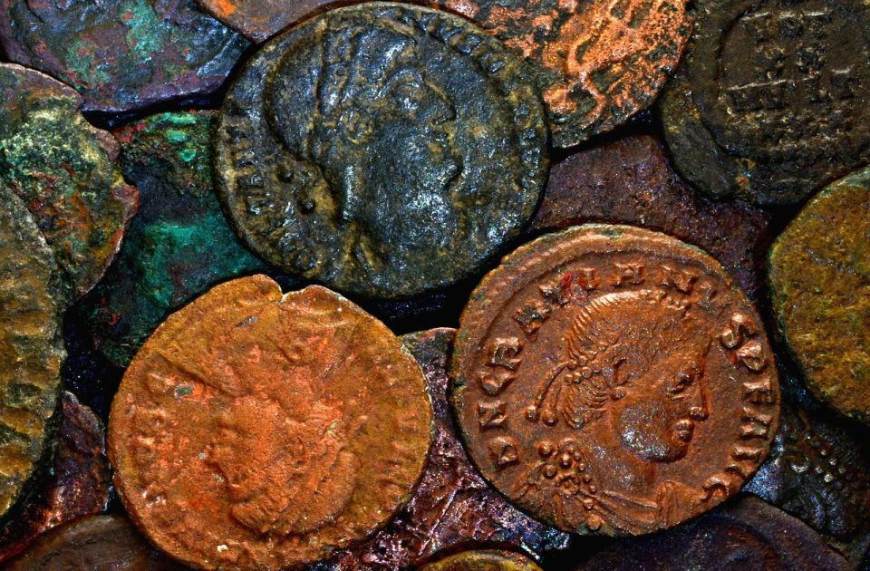 Një djalë gjeti një monedhë romake 1800-vjeçare teksa luante