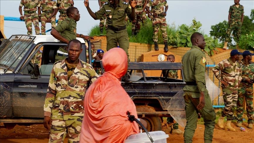 Algjeria propozon periudhë 6-mujore tranzicioni për të zgjidhur krizën e Nigerit