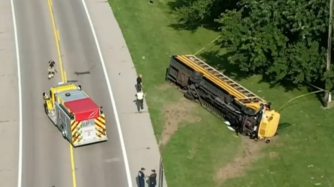 Përmbyset autobusi me nxënës në Ohio, një i vdekur dhe 20 të plagosur